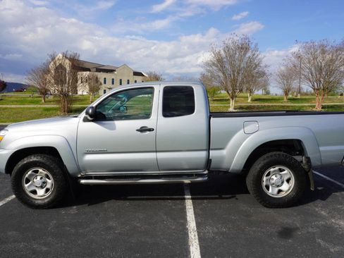 Used 2012 Toyota Tacoma PreRunner w/ SR5 Pkg image 6