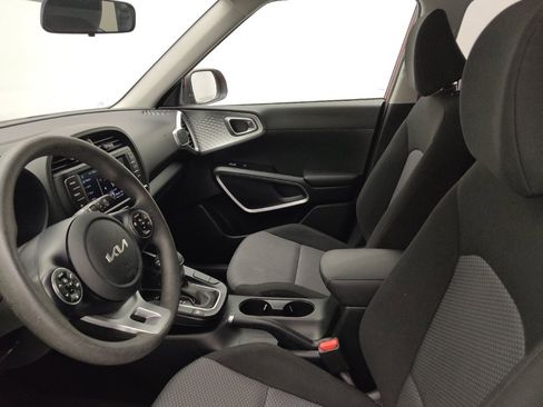 Used 2022 Kia Soul LX image 17