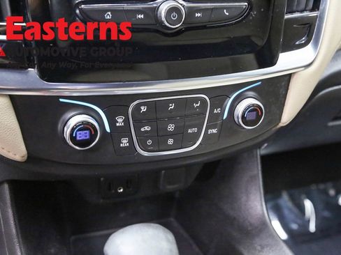 Used 2023 Chevrolet Traverse LS image 20