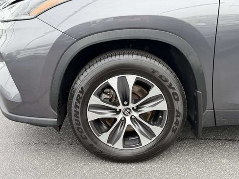 Used 2021 Toyota Highlander XLE AWD/4WD image 10
