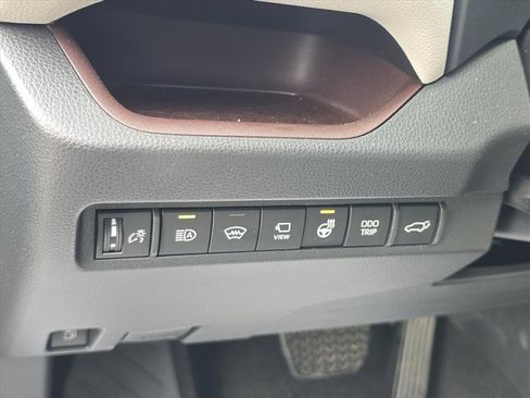Used 2025 Toyota RAV4 Limited image 16