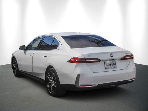 Used 2024 BMW i5 eDrive40i w/ M Sport Package image 4