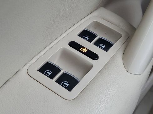 Used 2014 Volkswagen Passat 1.8T SE image 12