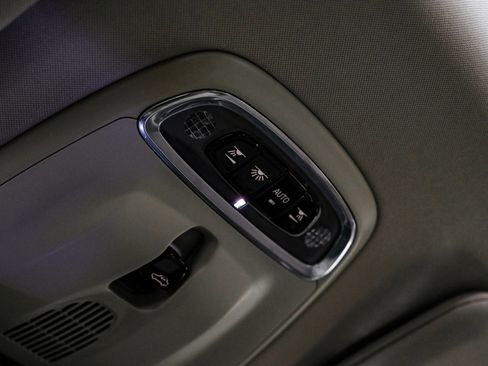 Used 2017 Volvo XC90 T6 Momentum w/ Convenience Package image 32