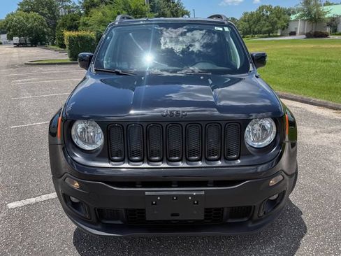 Used 2018 Jeep Renegade Altitude FWD image 10