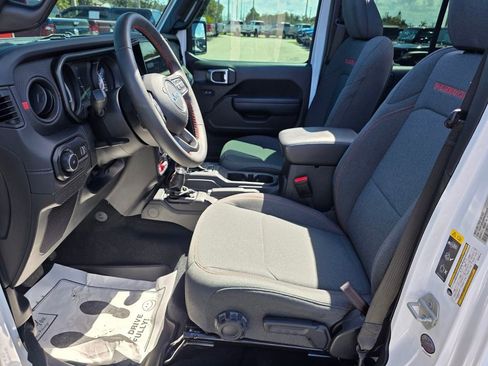 Used 2024 Jeep Wrangler Rubicon image 23