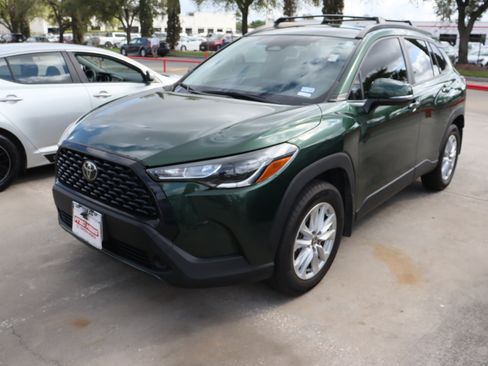 Used 2023 Toyota Corolla Cross LE image 3
