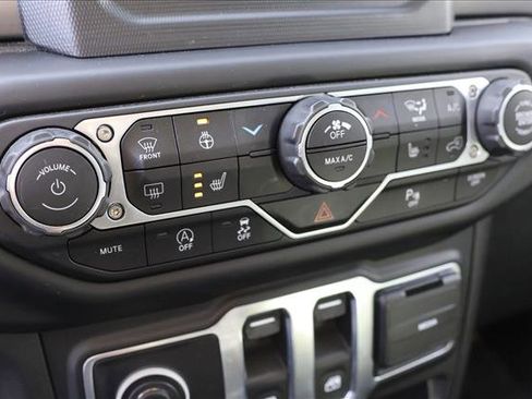 Used 2023 Jeep Wrangler Sport S image 19