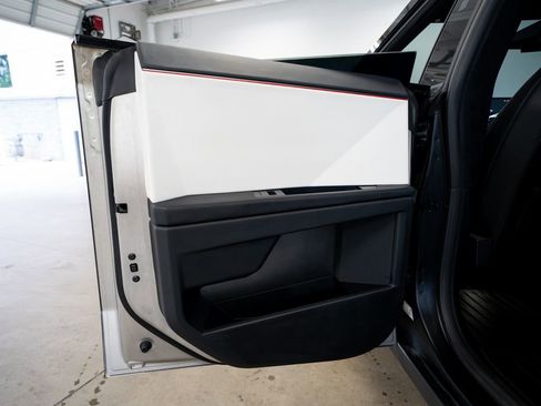 Used 2024 Tesla Cybertruck AWD Crew Cab image 33