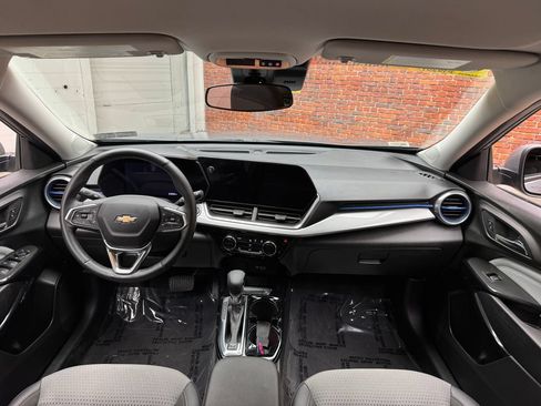 Used 2025 Chevrolet Trax LT w/ Driver Confidence Package FWD image 10