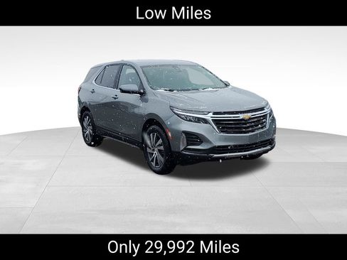Used 2023 Chevrolet Equinox LT image 2