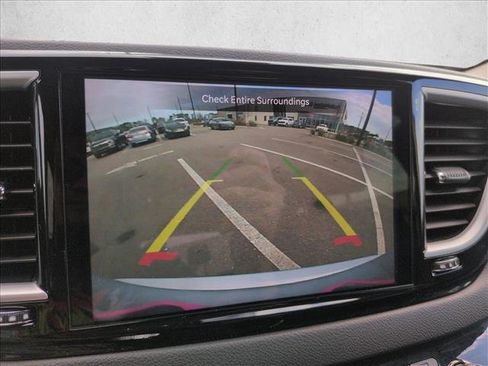 Used 2024 Chrysler Pacifica Touring-L image 14