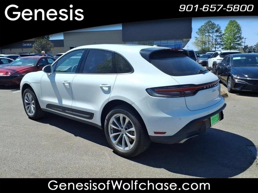 Used 2025 Porsche Macan AWD/4WD image 3