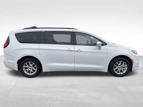 Used 2022 Chrysler Pacifica Touring-L FWD image 9