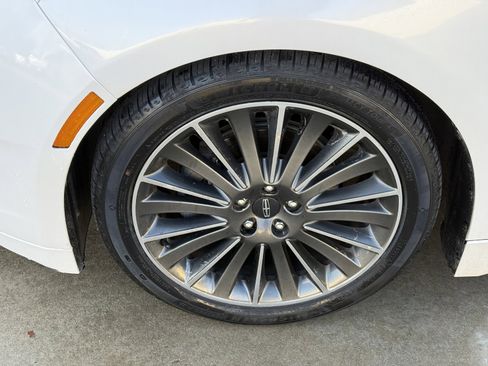 Used 2014 Lincoln MKZ 4dr Sdn AWD image 10