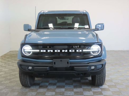 Used 2025 Ford Bronco Outer Banks image 2