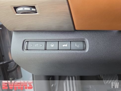 Used 2023 Nissan Pathfinder Platinum AWD/4WD image 17