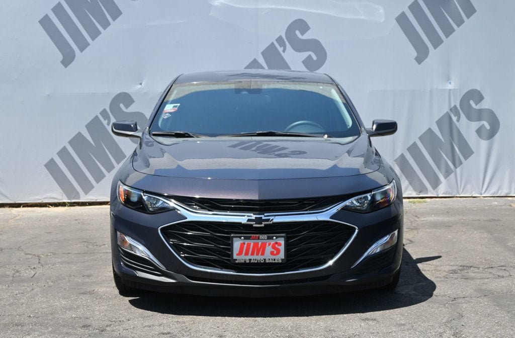 Used 2025 Chevrolet Malibu RS FWD image 2