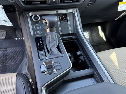 New 2026 Lexus GX 550 AWD/4WD image 25