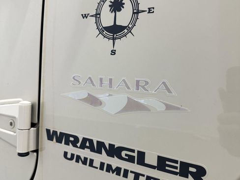 Used 2011 Jeep Wrangler Unlimited Sahara w/ Connectivity Group AWD/4WD image 21