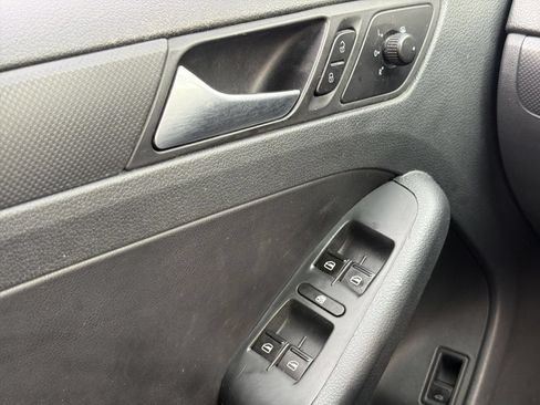 Used 2012 Volkswagen Jetta SE FWD image 21