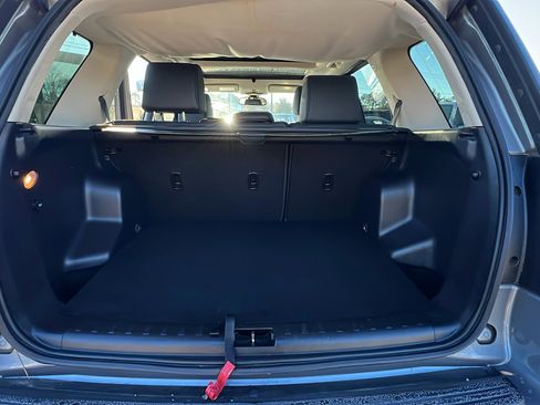 Used 2013 Land Rover LR2 image 13