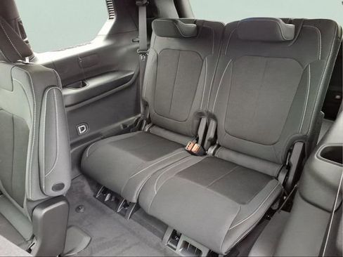 New 2025 Jeep Grand Cherokee L Laredo image 8