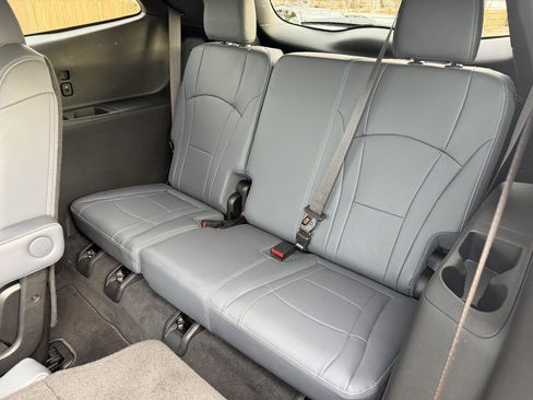 Used 2022 Buick Enclave Essence w/ Experience Buick Package image 18