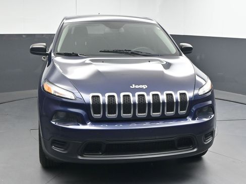 Used 2016 Jeep Cherokee Sport image 2