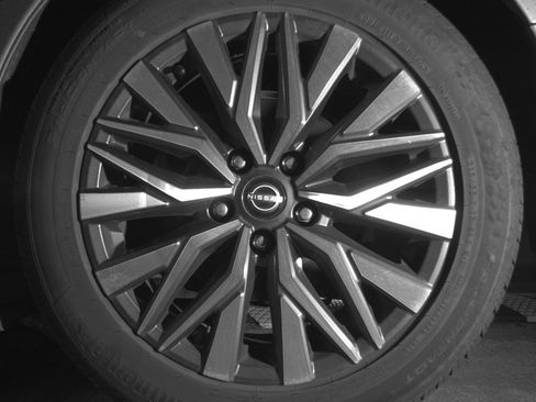 Used 2025 Nissan Altima 2.5 SV FWD image 14