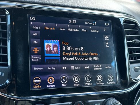 Certified 2020 Jeep Grand Cherokee Limited w/ Luxury Group II image 18