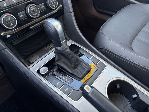 Used 2020 Volkswagen Passat 2.0T SEL image 33