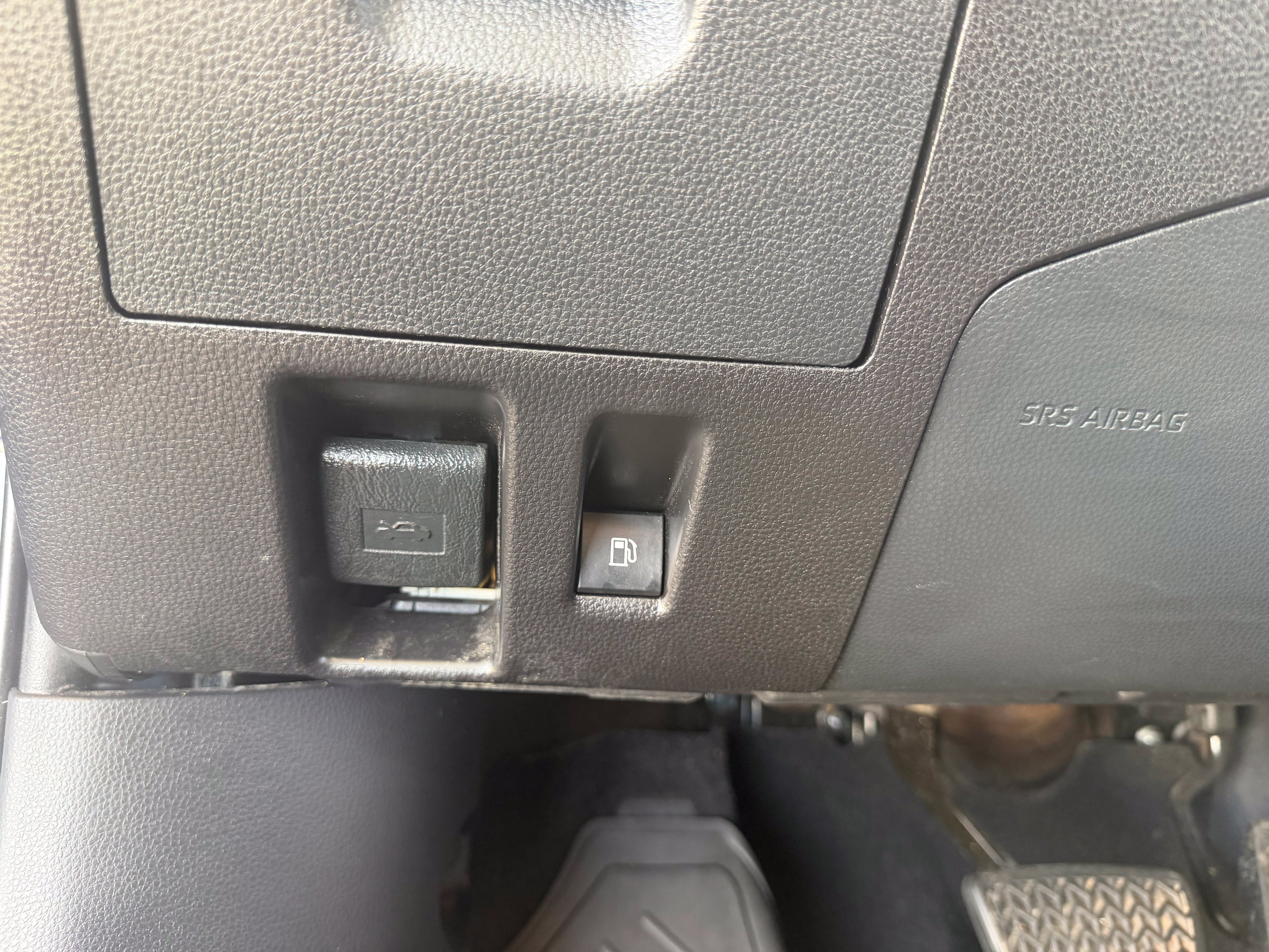 Used 2020 Toyota Highlander XLE FWD image 31