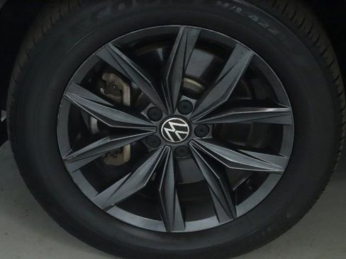 Used 2023 Volkswagen Tiguan SE w/ Panoramic Sunroof Package AWD/4WD image 39