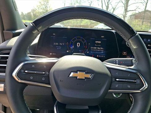 New 2025 Chevrolet Traverse High Country w/ LPO, Illumination Package FWD image 17