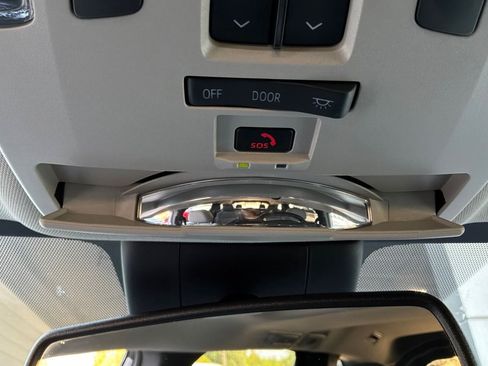 Used 2025 Toyota Sienna XLE FWD image 21