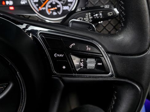 Used 2020 Bentley Bentayga Design Series image 56