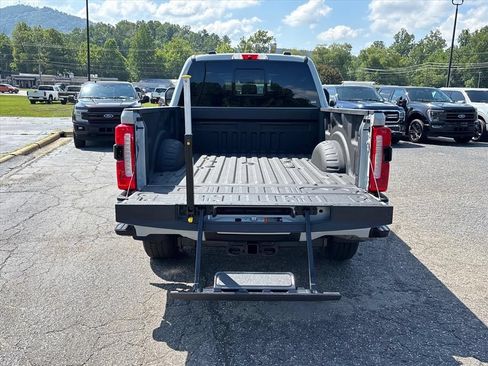 Used 2025 Ford F250 Lariat w/ Lariat Ultimate Package AWD/4WD image 7