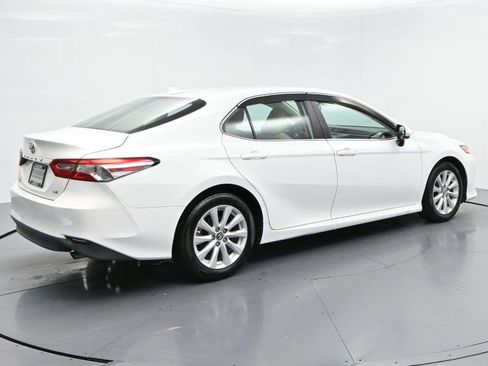Used 2019 Toyota Camry LE FWD image 7