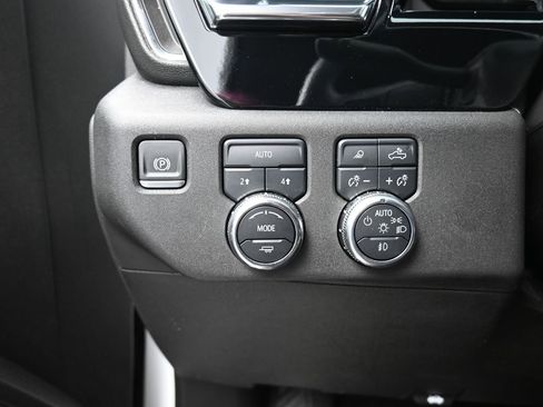 Used 2025 GMC Sierra 1500 SLT image 19