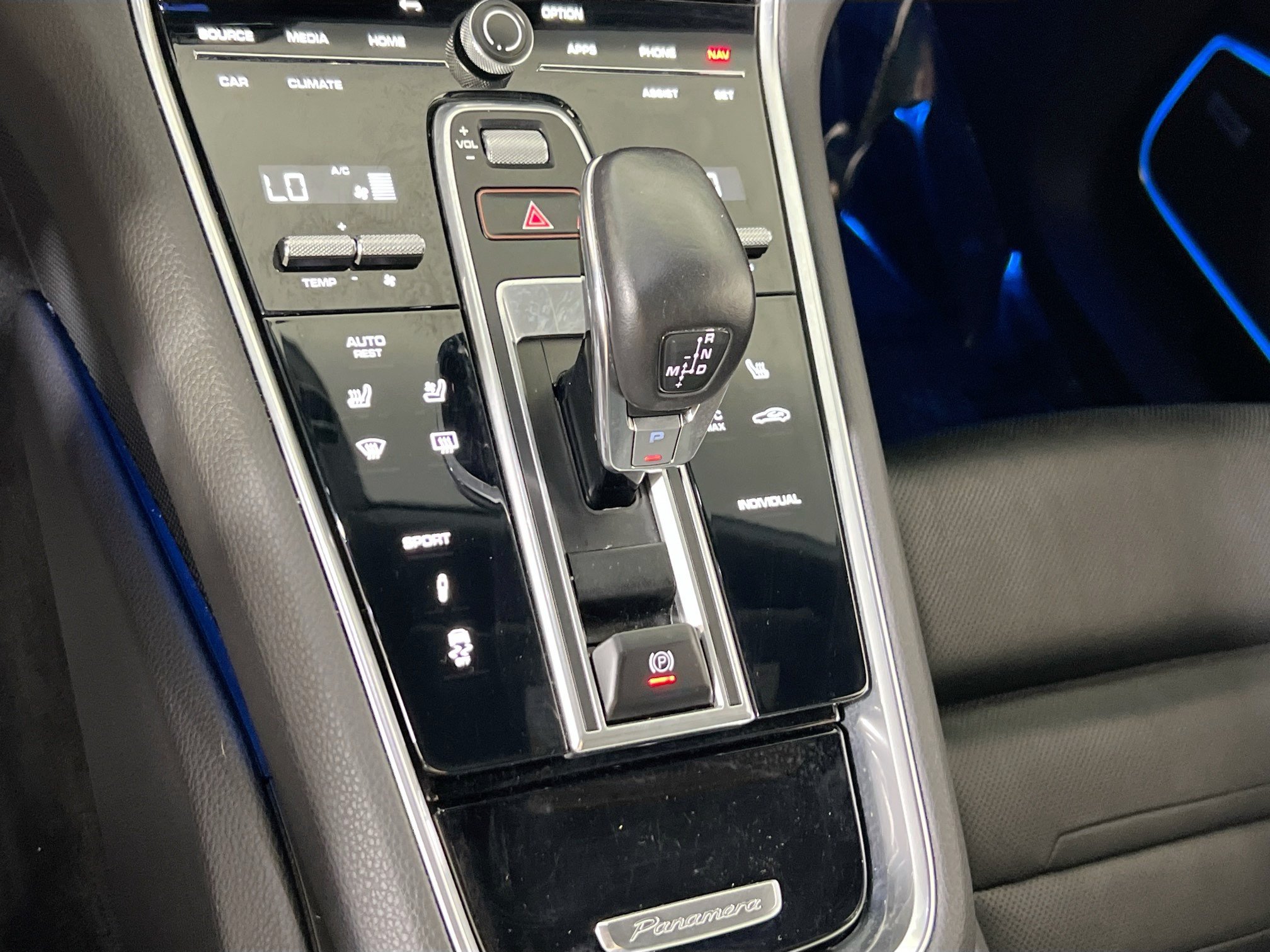 Used 2022 Porsche Panamera 4 Platinum Edition AWD/4WD image 17