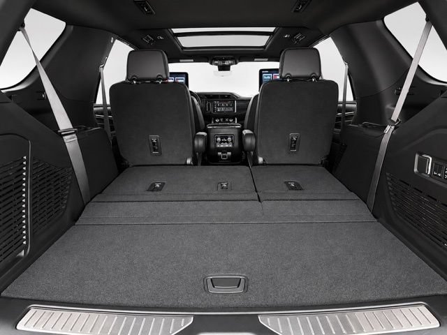 Used 2024 GMC Yukon Denali w/ Advanced Technology Package AWD/4WD image 11