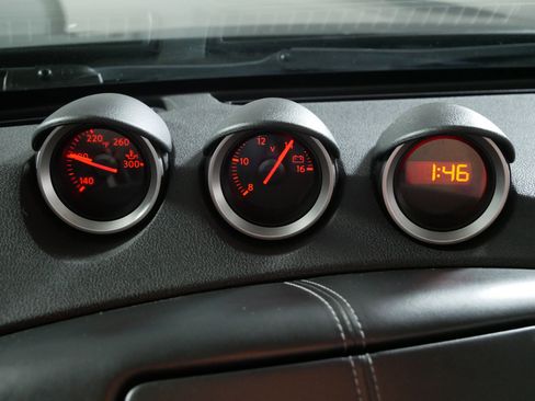 Used 2014 Nissan 370Z Roadster image 31