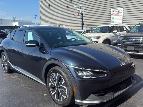 Used 2022 Kia EV6 Light RWD image 4