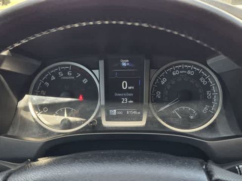 Used 2022 Toyota Tacoma SR5 RWD image 18