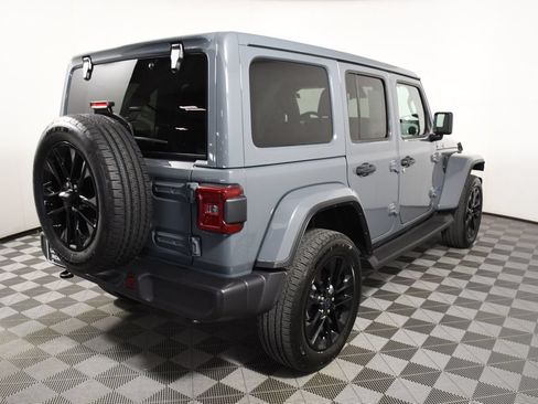 Used 2025 Jeep Wrangler Unlimited Sahara AWD/4WD image 6
