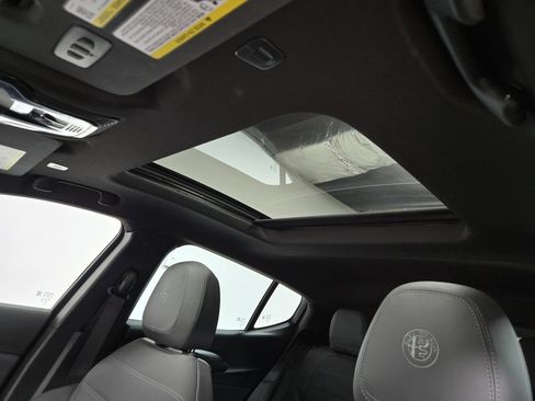 Used 2024 Alfa Romeo Tonale Veloce image 9