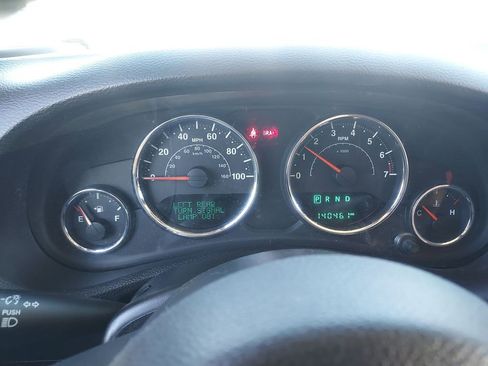 Used 2016 Jeep Wrangler Unlimited Sahara w/ Connectivity Group AWD/4WD image 11