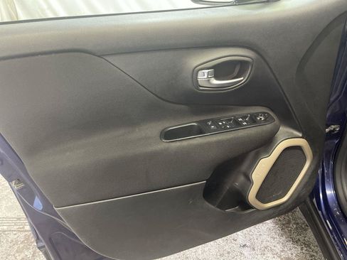 Used 2016 Jeep Renegade Latitude AWD/4WD image 13