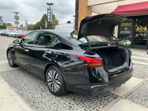 Used 2024 Nissan Altima 2.5 SV FWD image 15